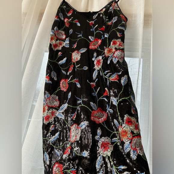 Embroidered and sequence dress - Picture 3 of 7